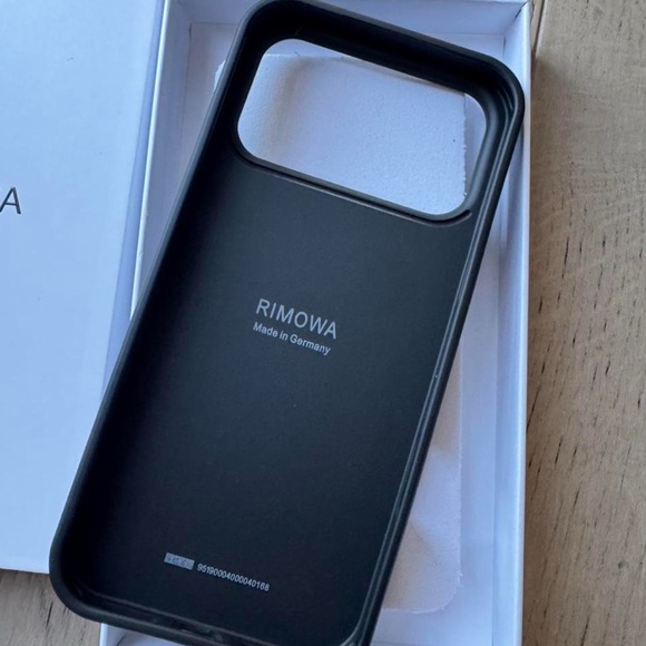 Rimowa iPhone case Aluminum iPhone 17 pro max black - Picture 3 of 6